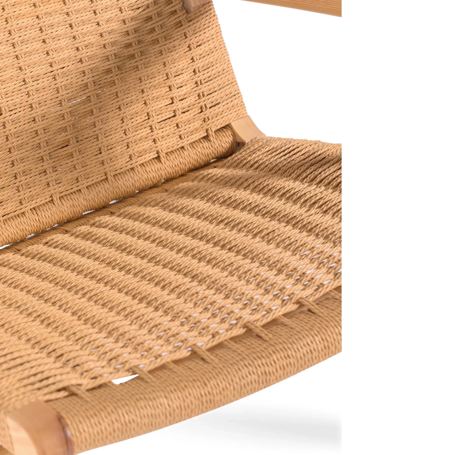 Cadeirão Catani CH25 | Design escandinavo em freixo e corda natural