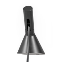 Jhon golvlampa i stål med Arne Jacobsen-inspirerad design