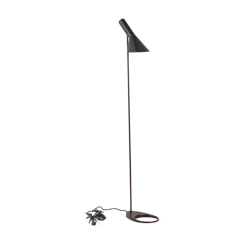 Jhon Stehleuchte | Arne Jacobsen inspiriertes Design aus Stahl