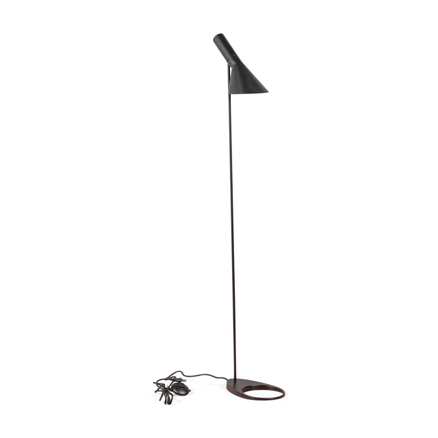 Jhon lattiavalaisin | Arne Jacobsenin inspiroima muotoilu teräksestä