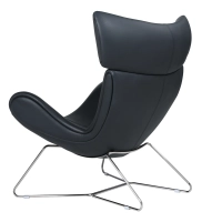 Sedia Emola in pelle italiana: poltrona moderna dal design pregiato