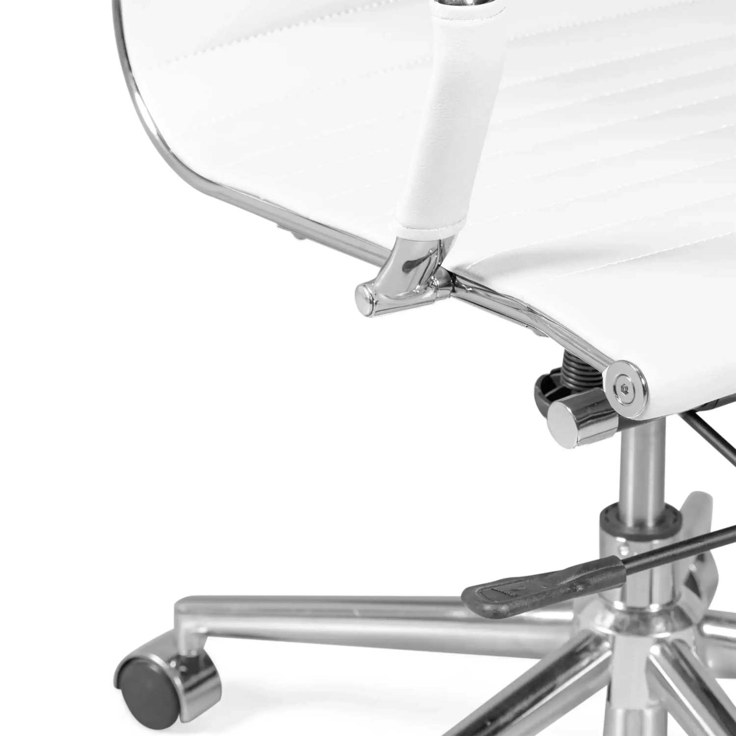 Task Low-Back Italian Leather Office Chair | Stil & Komfort