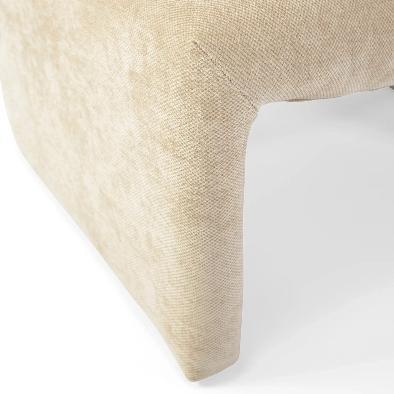 Poltrona imbottita di design Basel, stile minimalista e confortevole
