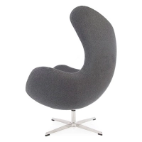 Replica Egg Chair con poggiapiedi del designer Arne Jacobsen