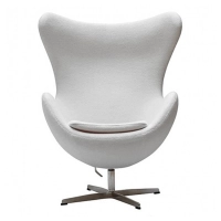 Arne Jacobsen Replica Egg -tuoli ja jalkatuki