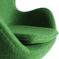 Replika äggstol i kashmir av designern Arne Jacobsen