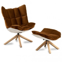 Kopio Design-nojatuolin Husk-nojatuolista upean suunnittelijan Patricia Urquiolan jalkatukilla