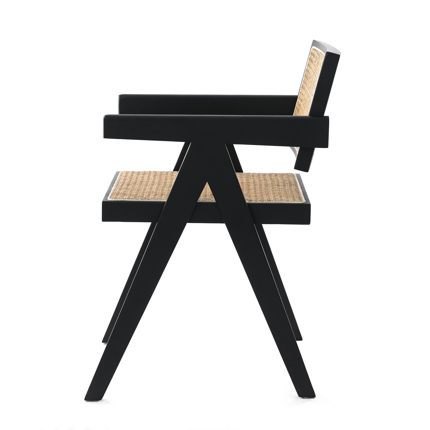 Réplica da cadeira Chandigarh com braços do designer Pierre Jeanneret 