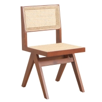 Nachbildung des Chandigarh-Stuhls des Designers Pierre Jeanneret 