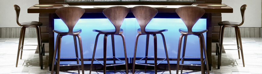 Tabourets hauts en bois